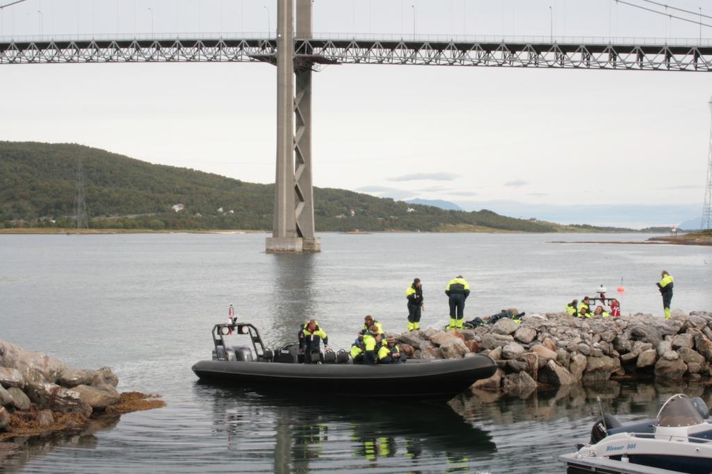 Tjeldsundbrua Maritim Villa Evenskjer Kültér fotó